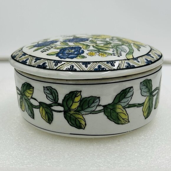 Oriental Accent Ceramic Round Jewelry Trinket Box White/Embossed Floral Vintage - Picture 3 of 7